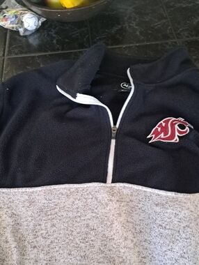 Black Pullover withWashington State Cougars football Logo